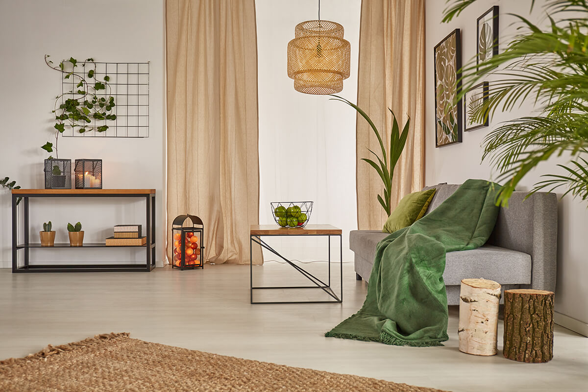 Render 3D ArredoCAD di soggiorno eco-friendly con pavimento in legno certificato, divano in tessuto rPET e illuminazione LED